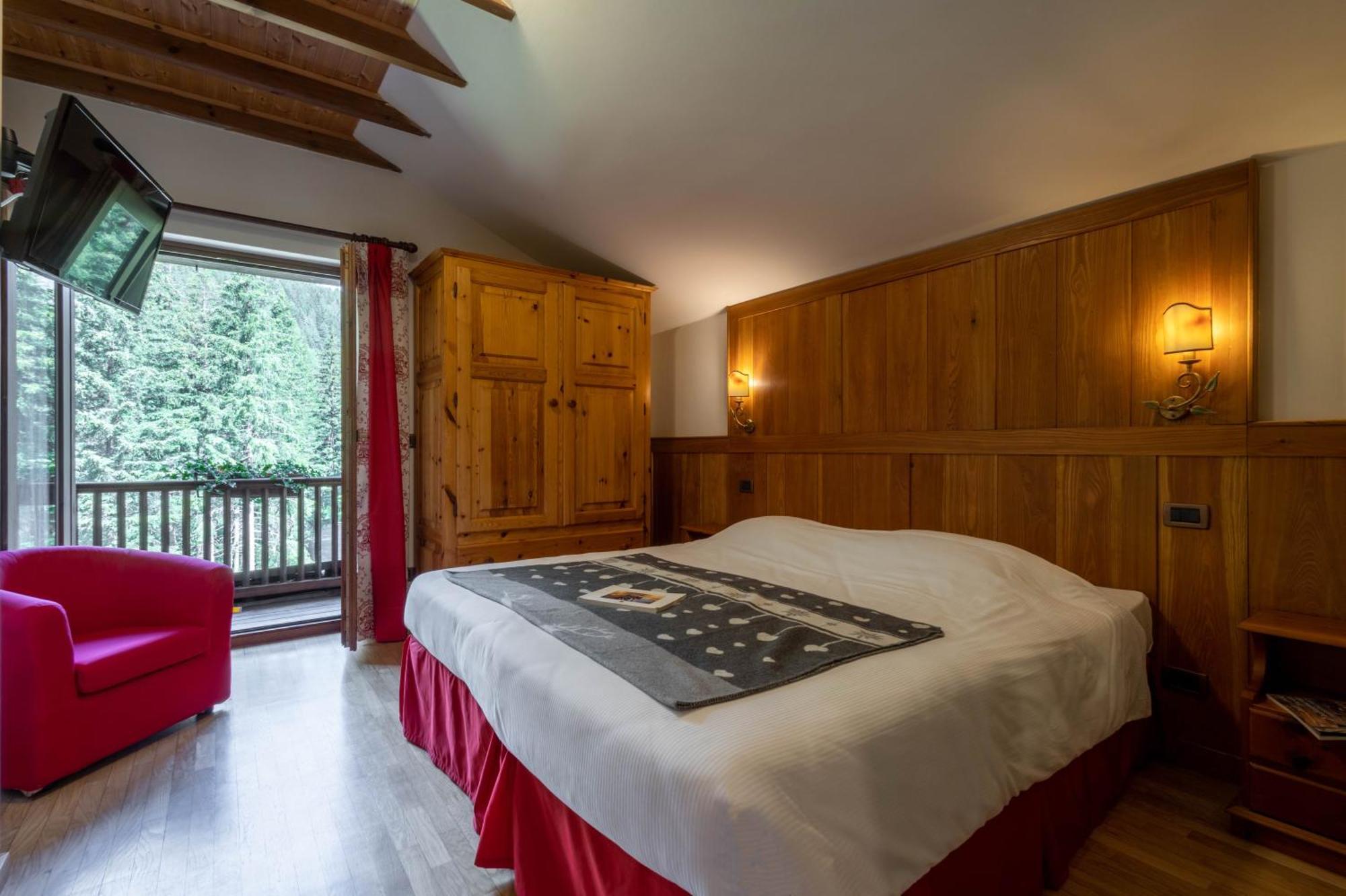Alpine Forest Hotel Чамполук Екстериор снимка