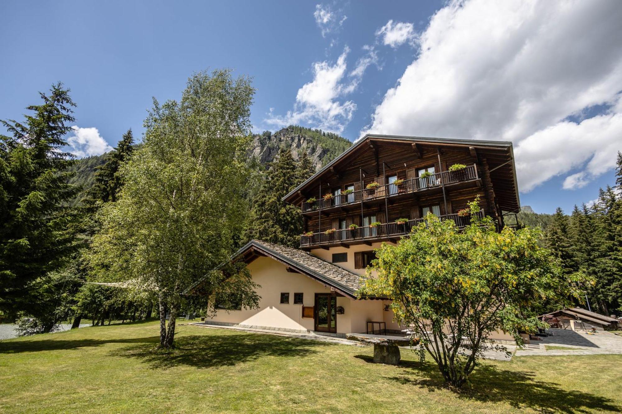 Alpine Forest Hotel Чамполук Екстериор снимка